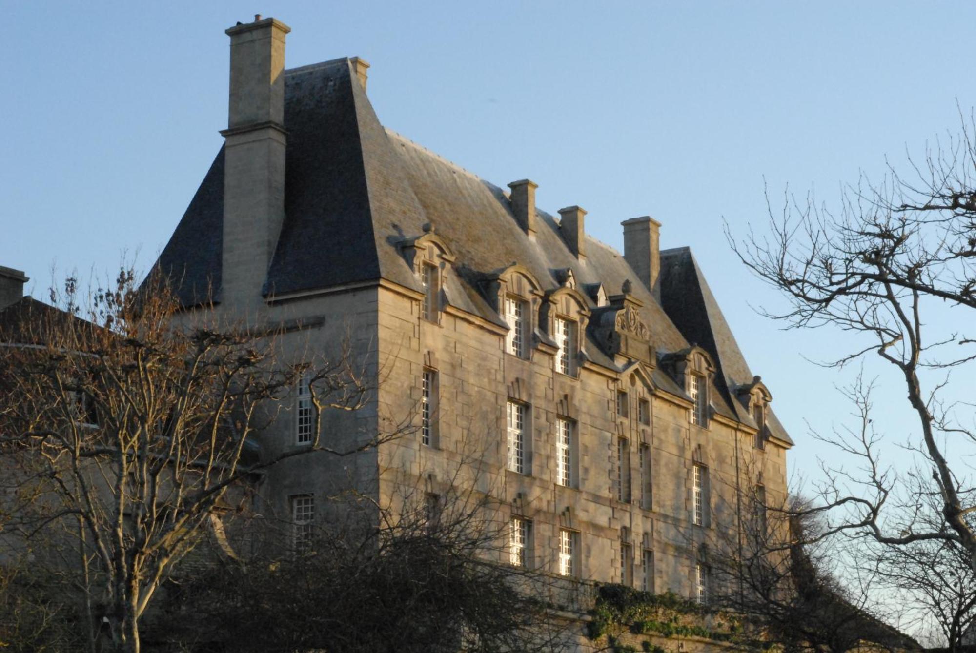 Chateau De Courseulles Bagian luar foto