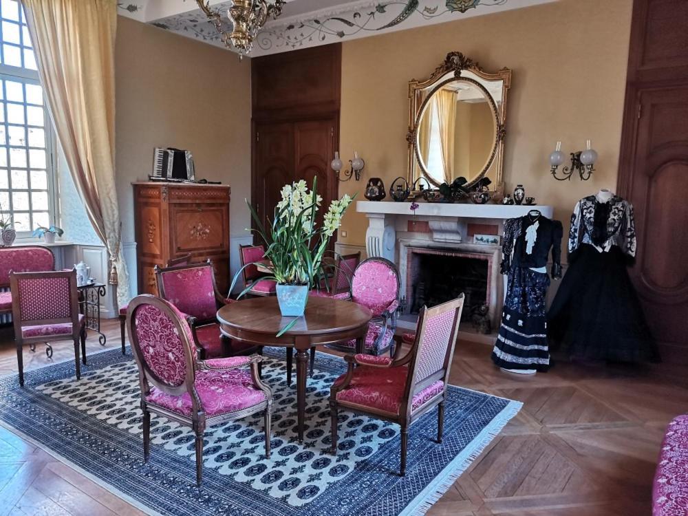 Chateau De Courseulles Bagian luar foto